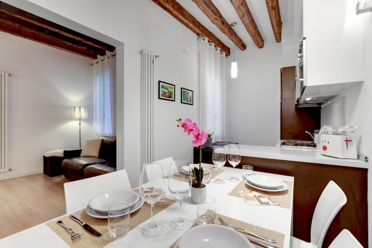 Botteri Palace Apartments By Wonderful Italy Velence Kültér fotó